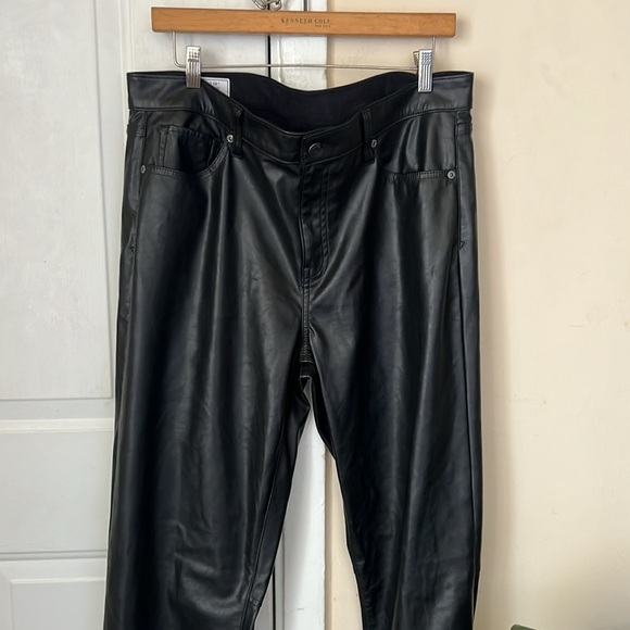Gap Mid Rise Fitted Baby Boot Faux-Leather Pants Size 33/16T NWOT - Picture 6 of 14